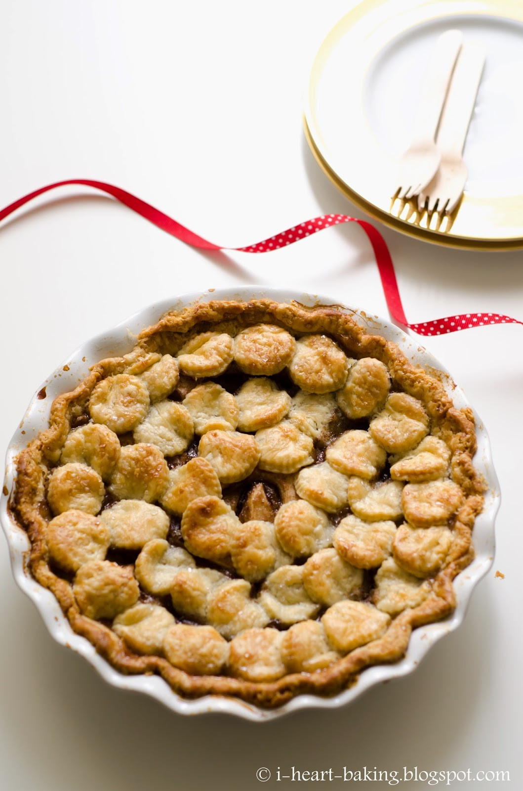 Christmas Apple Pie
 i heart baking christmas wreath shingled apple pie