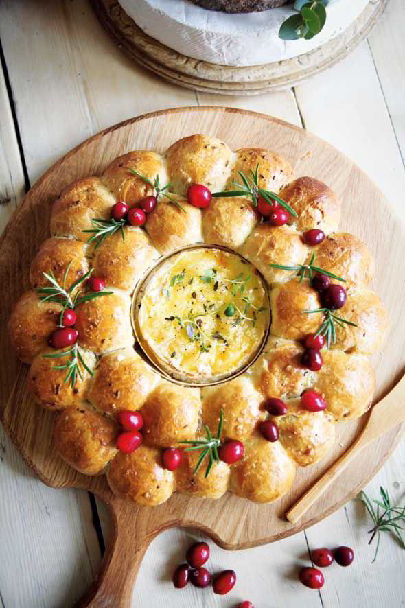 Christmas Bread Wreath
 Ideas for Christmas appetisers Food
