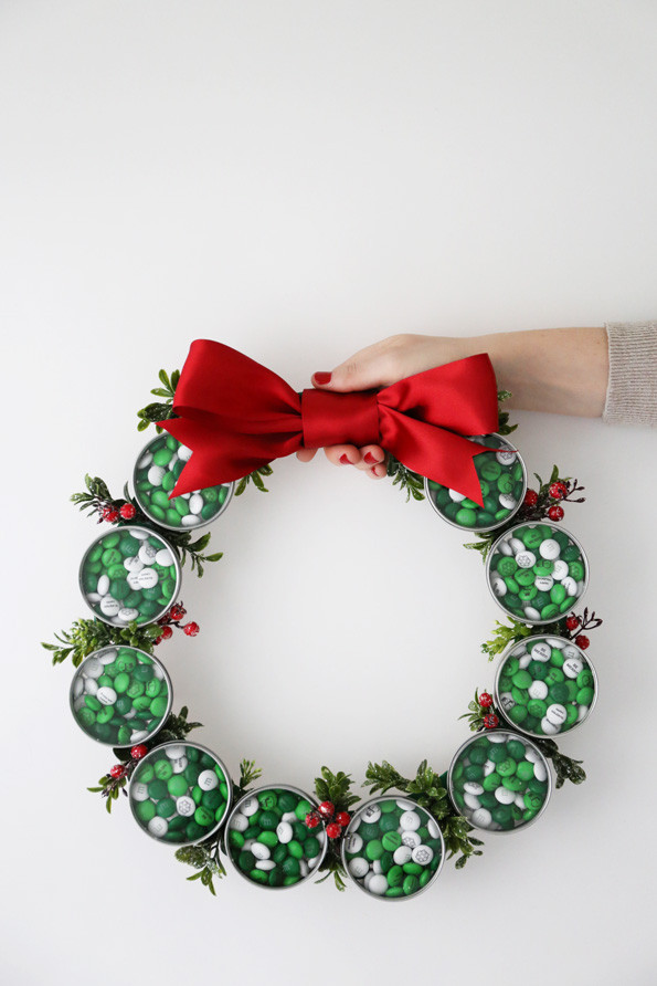 Christmas Candy Wreath
 DIY Holiday Candy Wreath Evite