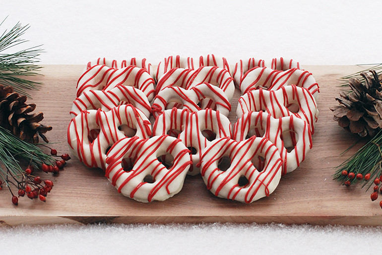 Christmas Chocolate Covered Pretzels
 Chocolate Covered Pretzels Christmas Style The