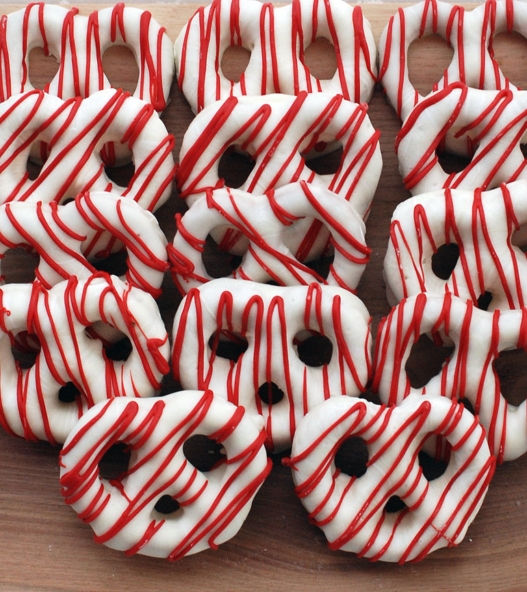 Christmas Chocolate Covered Pretzels
 Chocolate Covered Pretzels Christmas Style The