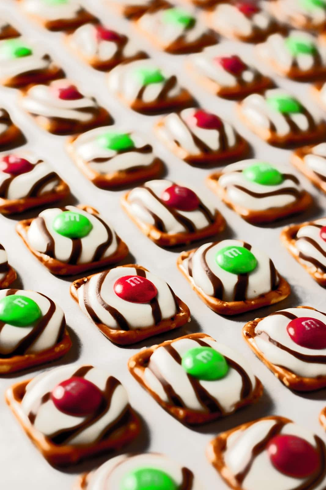 Christmas Chocolate Pretzels
 Pretzel M&M Hugs Christmas Style Cooking Classy