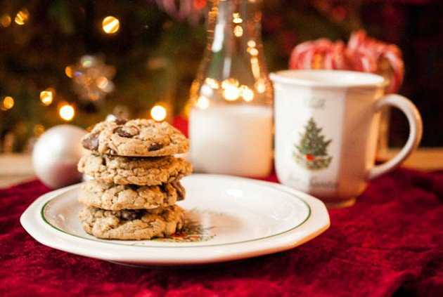 Christmas Cookies And Milk
 American Christmas Traditions and Their Origins
