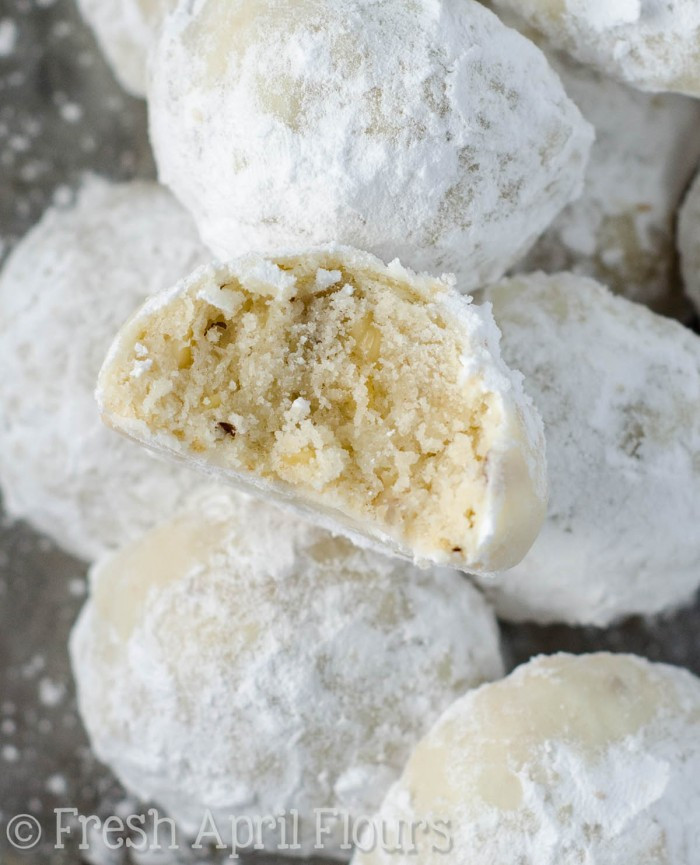 Christmas Cookies With Powdered Sugar
 Russian Tea Cakes Snowballs