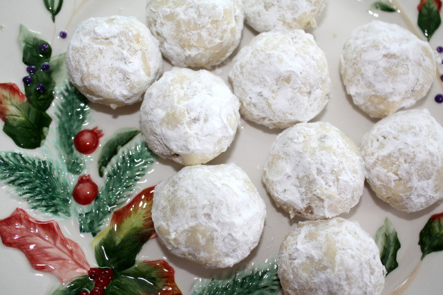 Christmas Cookies With Powdered Sugar
 Busy Mom Recipes Powdered Nut Balls
