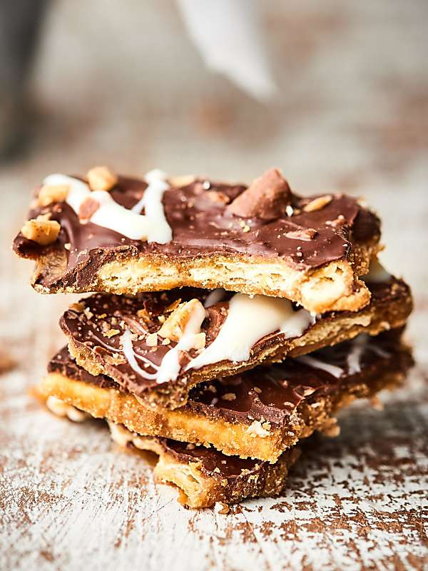 Christmas Crack Recipe With Ritz Crackers
 Christmas Crack Recipe Easy Saltine Toffee Candy