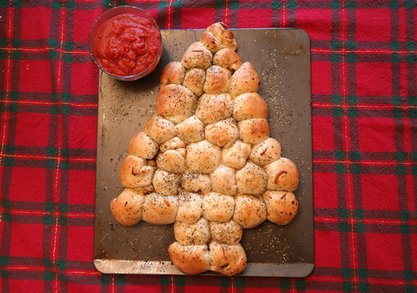 Christmas Pull Apart Bread
 Christmas Tree Pull Apart Pepperoni Rolls