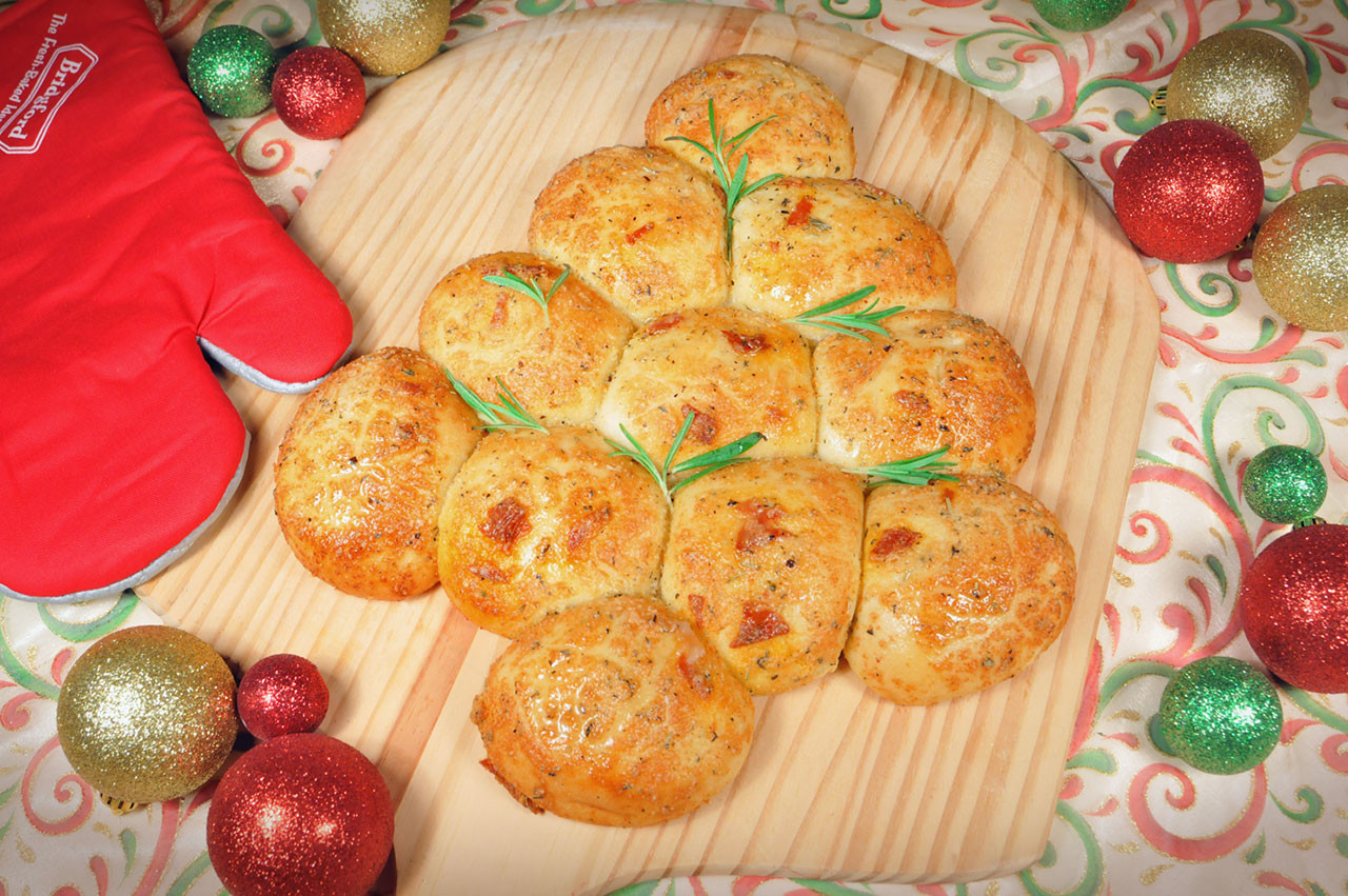 Christmas Tree Pull Apart Bread
 Bread and Roll Dough Pepperoni Christmas Tree Pull Apart