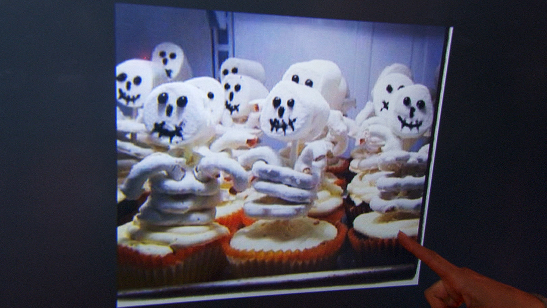 Creative Halloween Desserts
 Skeleton cupcakes mummy cookies Your creative Halloween