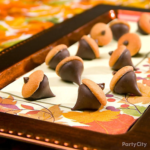 Cute Thanksgiving Appetizers
 Chocolate Cookie Acorns How To Thanksgiving Appetizer