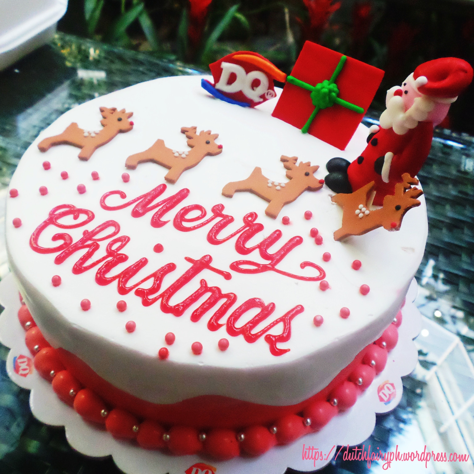 Dairy Queen Christmas Cakes
 Event Sweet and Colorful Holiday Treats from Dairy Queen