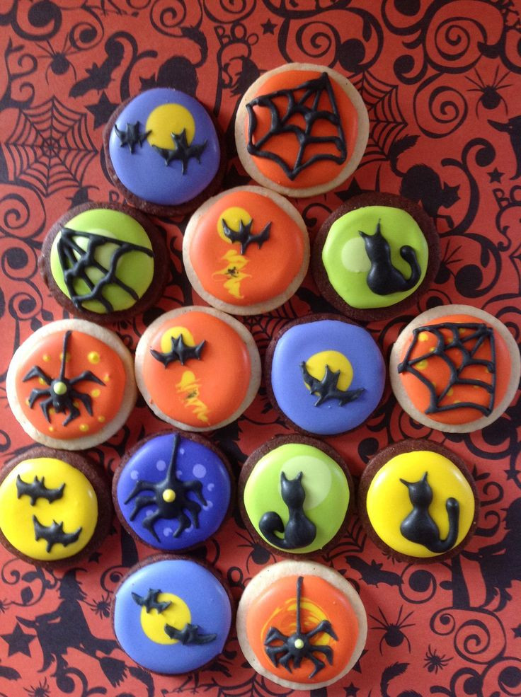 Decorating Halloween Cookies
 113 best round cookies decorated images on Pinterest