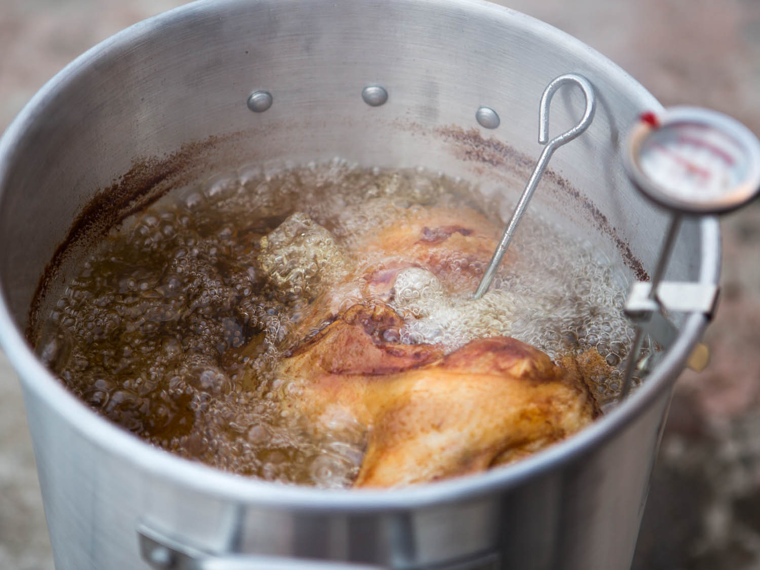 Deep Fried Turkey Thanksgiving
 How to Deep Fry a Turkey Without Killing Yourself Indoors