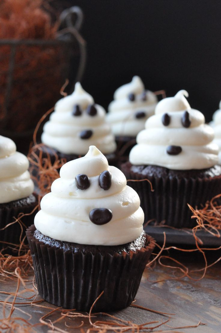 Easy Halloween Cakes Ideas
 20 Sweet and Easy Treats for Halloween Party Style
