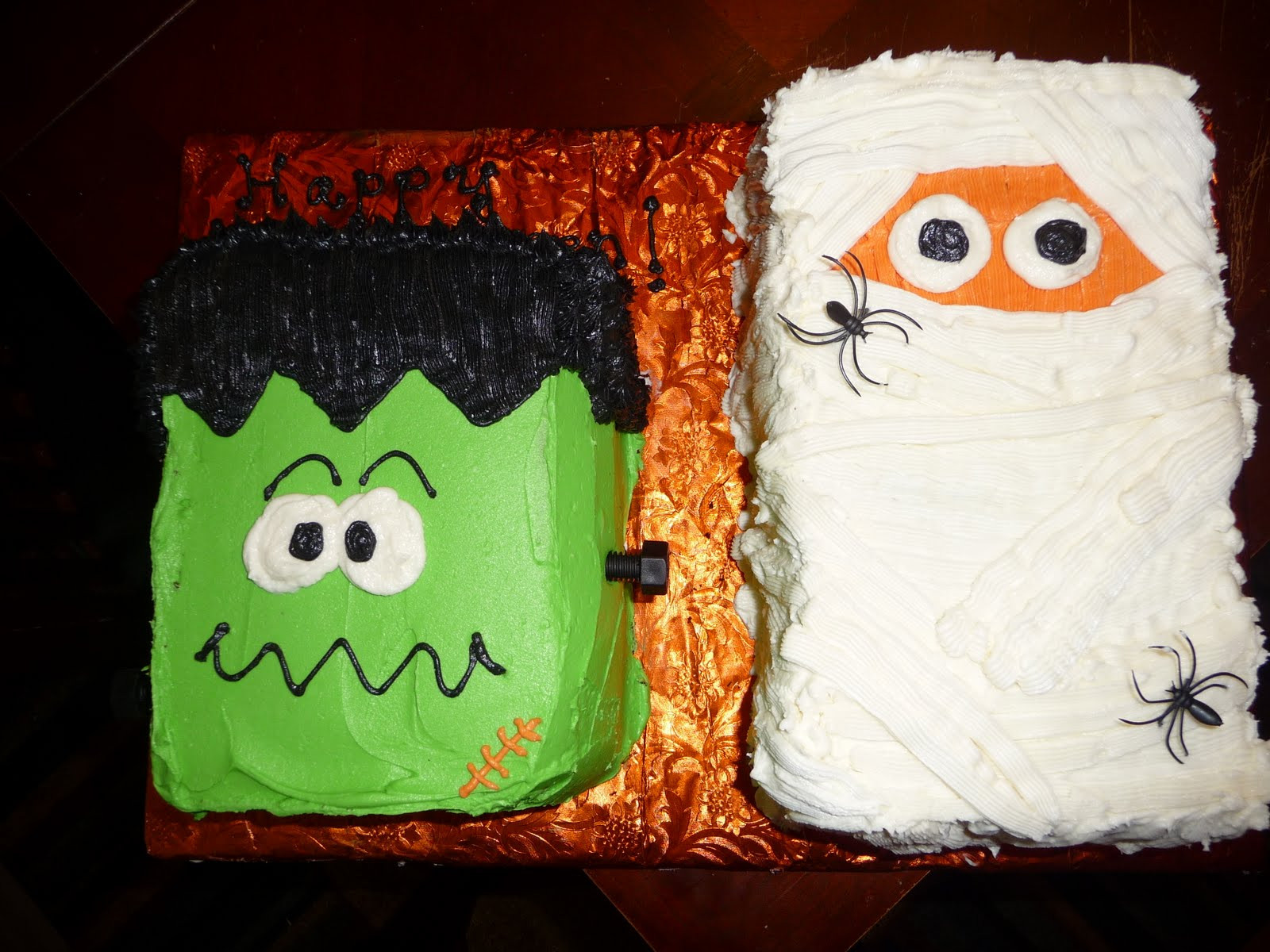 Easy Halloween Cakes
 Dreaming in Buttercream Happy Halloween