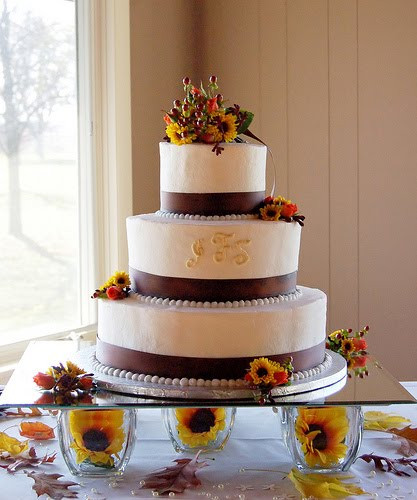Fall Themed Wedding Cakes
 Dinda Sheeva Great Wedding Cakes Theme Designs Ideas