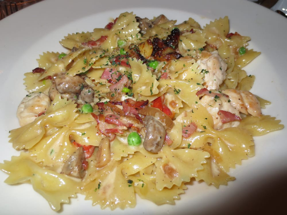 Farfalle With Chicken And Roasted Garlic
 Farfalle with Chicken and Roasted Garlic