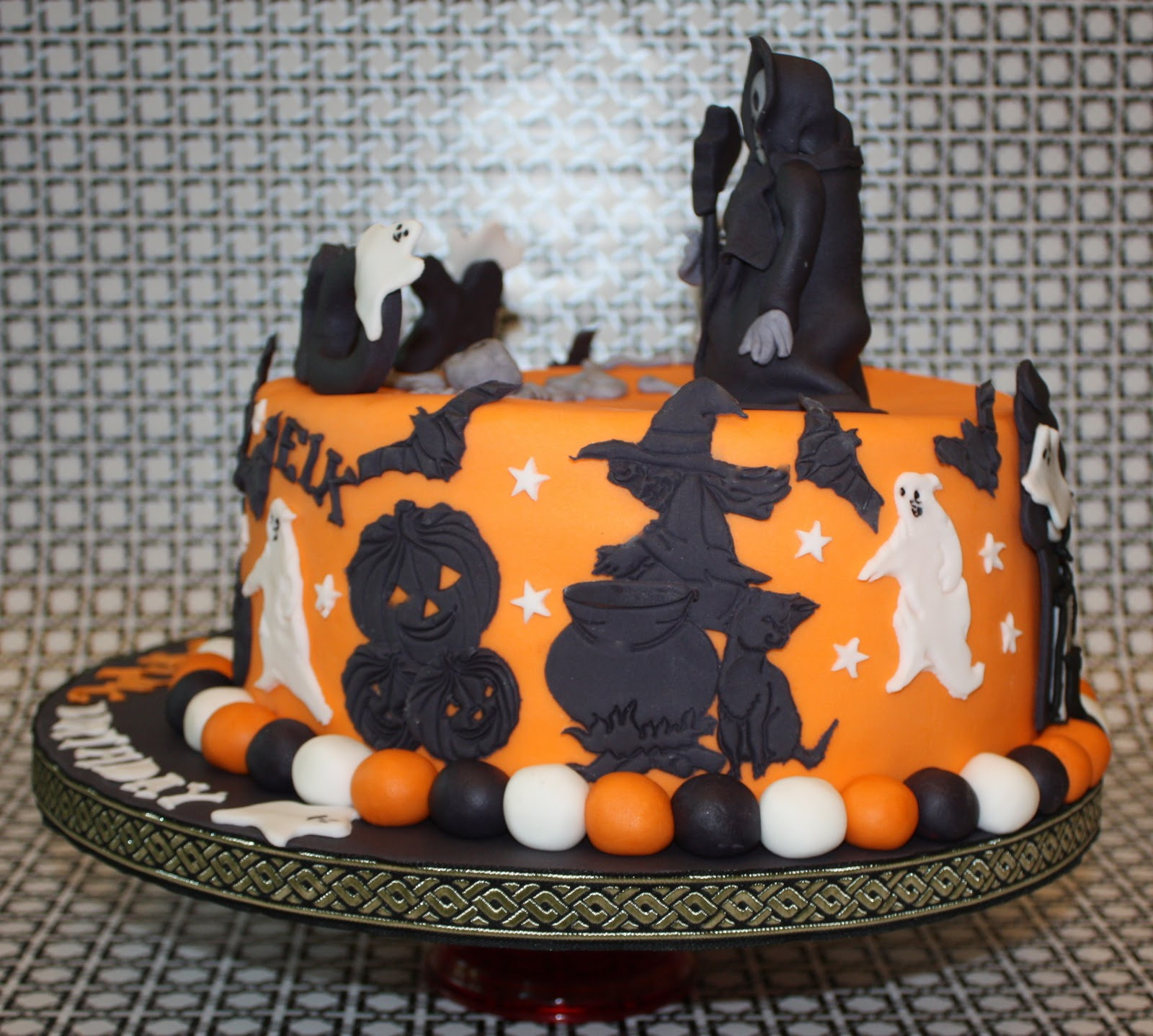 Halloween Birthday Cupcakes
 HALLOWEEN BIRTHDAY CAKE