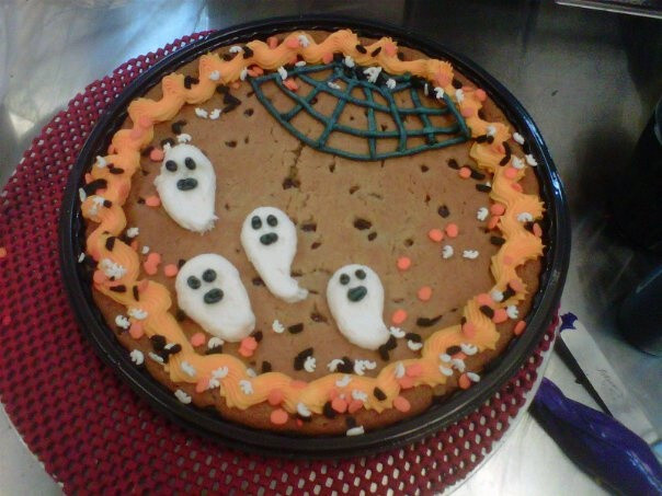 Halloween Cookie Cakes
 Halloween Cookie cake Party Ideas