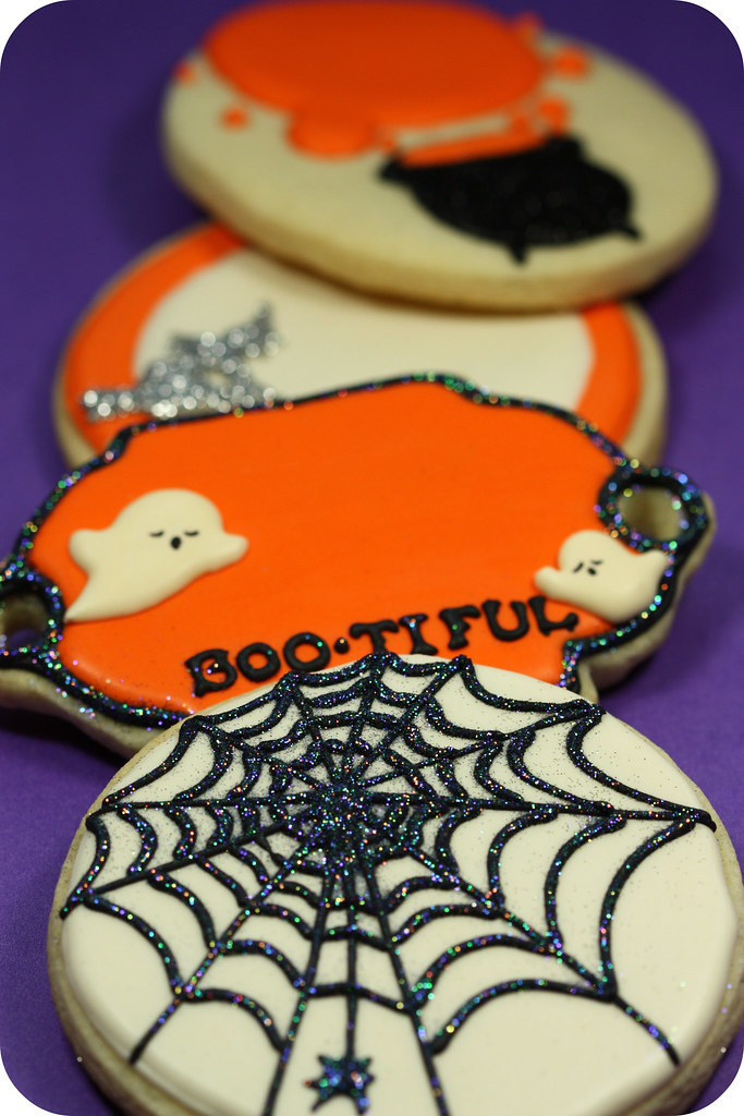 Halloween Cookies Decorations
 Halloween decorated cookies sweetopia