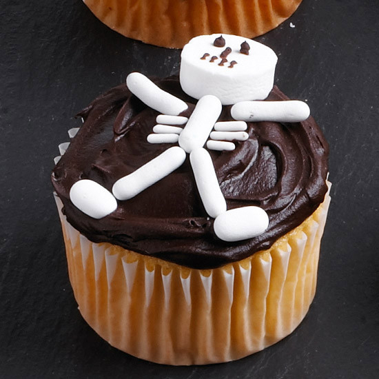 Halloween Cupcakes Designs
 DIY Food Decorating Halloween Cupcakes with Your Kids