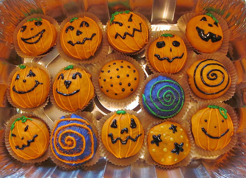 Halloween Cupcakes Designs
 Halloween Cupcake Designs How to Frost A Cupcake