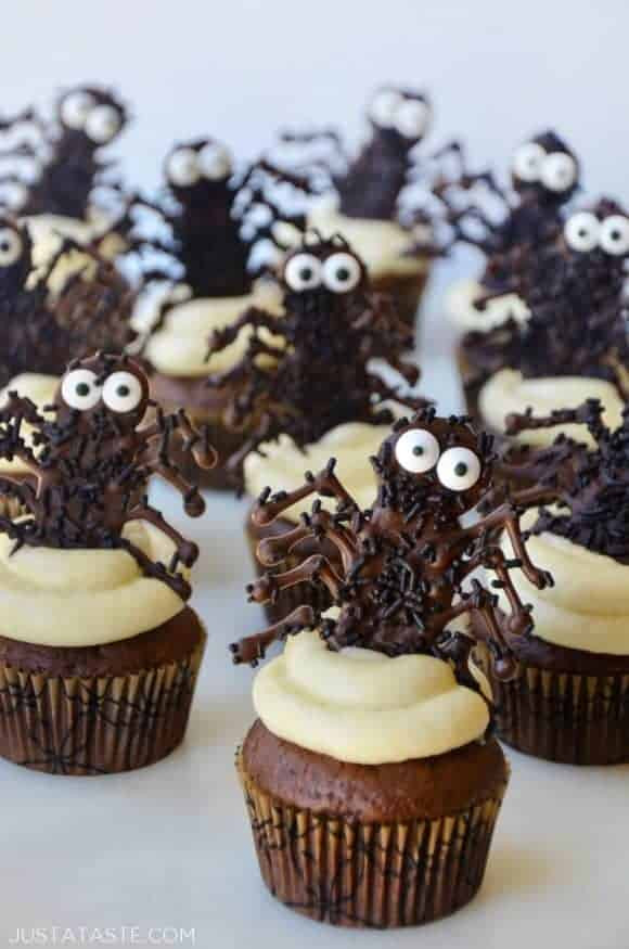 Halloween Cupcakes Images
 Easy Halloween Cupcakes with Chocolate Spiders