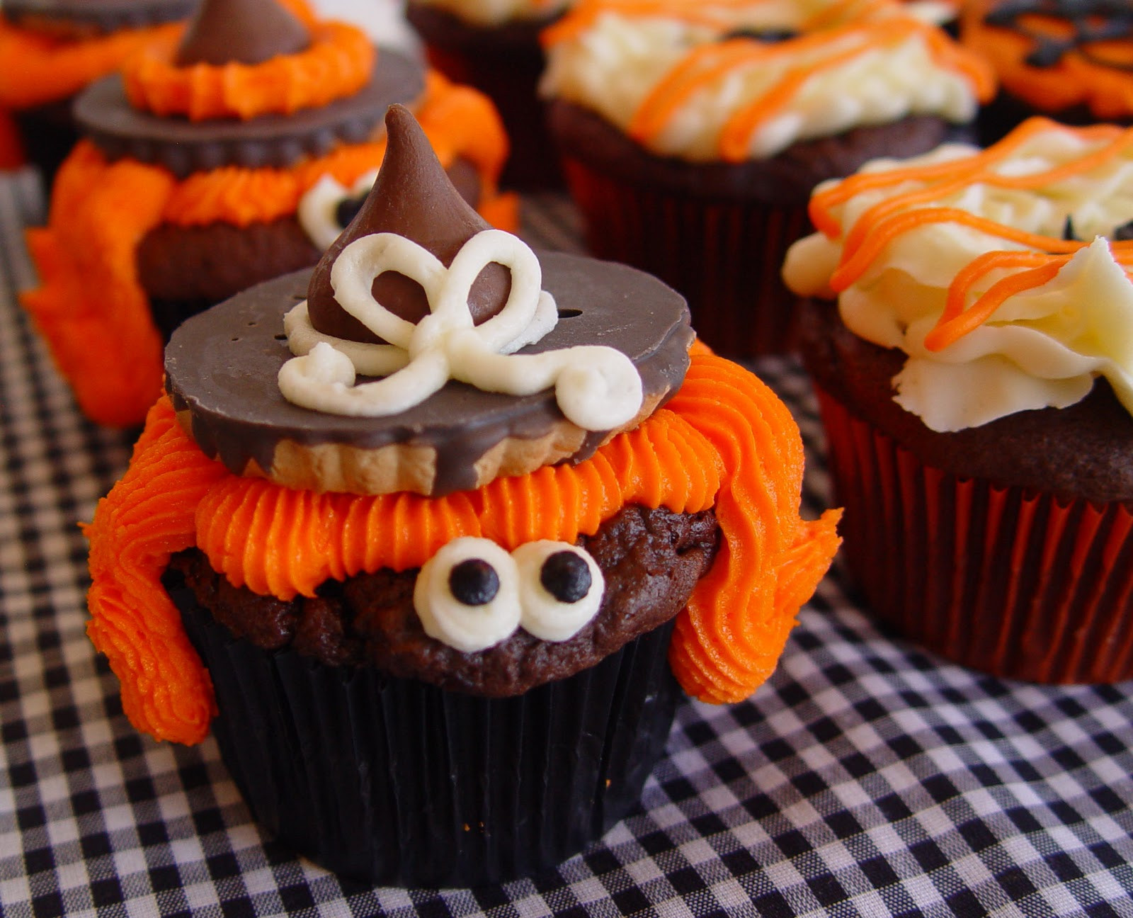 Halloween Cupcakes Pictures
 Spook tacular Halloween Cupcakes