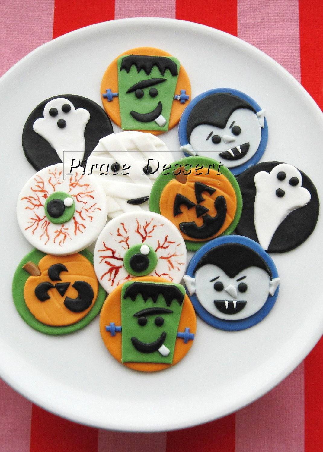 Halloween Cupcakes Toppers
 Edible Halloween cupcake toppers MONSTERS by PirateDessert