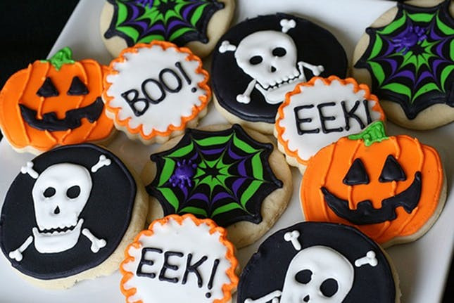 Halloween Decorating Cookies
 48 Fun and Festive Halloween Baked Goo s