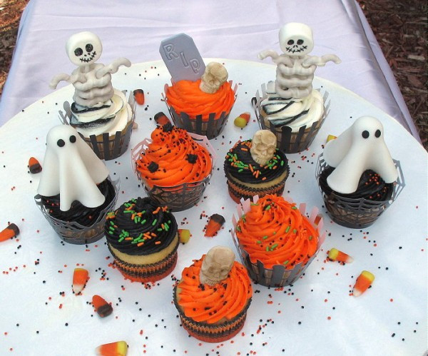 Halloween Decorating Cupcakes
 Easy Halloween Cupcake Decorations CakeCentral