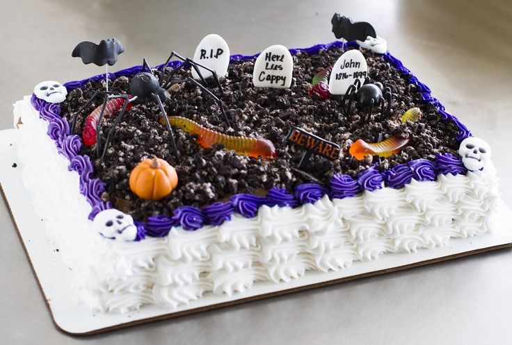 Halloween Sheet Cakes
 A graveyard sheet cake with worms and spiders halloween