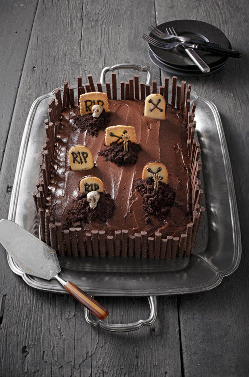 Halloween Sheet Cakes
 10 Ghoulishly Fun Sweets & Treats You Can Make to