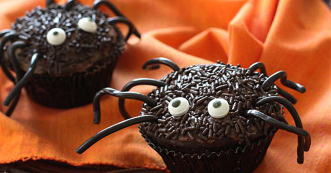 Halloween Spider Cupcakes
 10 Delicious Kid Friendly Halloween Desserts Recipes