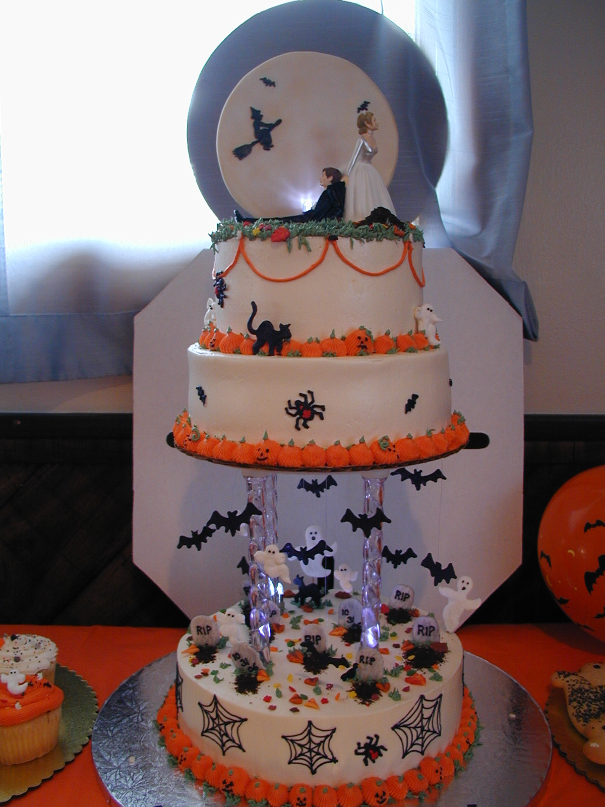 Halloween Theme Cakes
 Halloween Wedding Cake Cake Idea Red Velvet