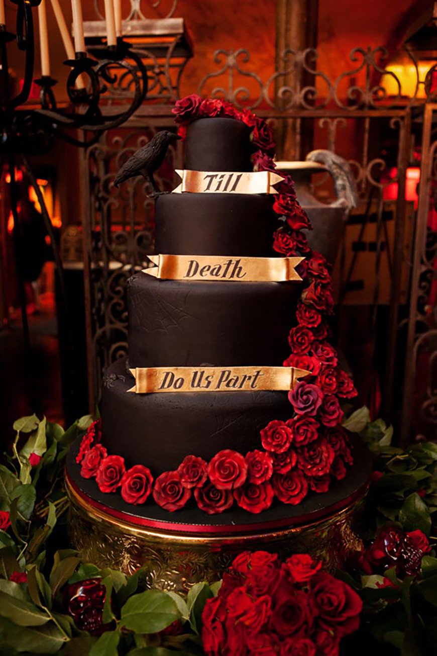 Halloween Wedding Cakes Ideas
 Badass Halloween Wedding Ideas That You Have To See