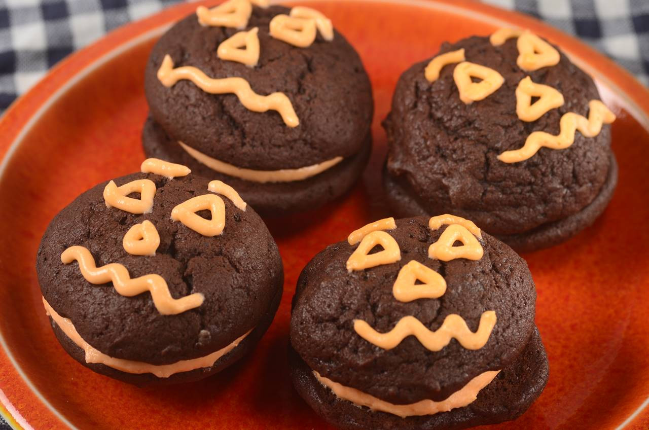 Halloween Whoopie Pies
 Halloween Whoopie Pies Joyofbaking Video Recipe