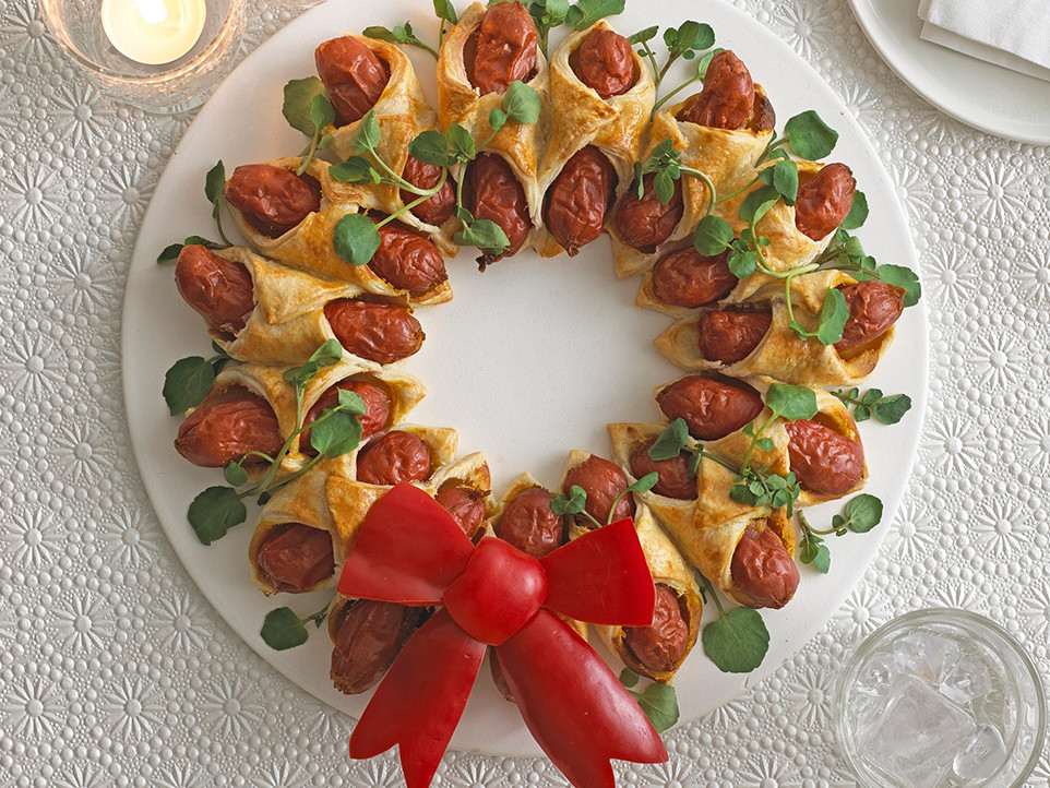 Hot Christmas Appetizers
 Mini Hot Dog Christmas Wreath