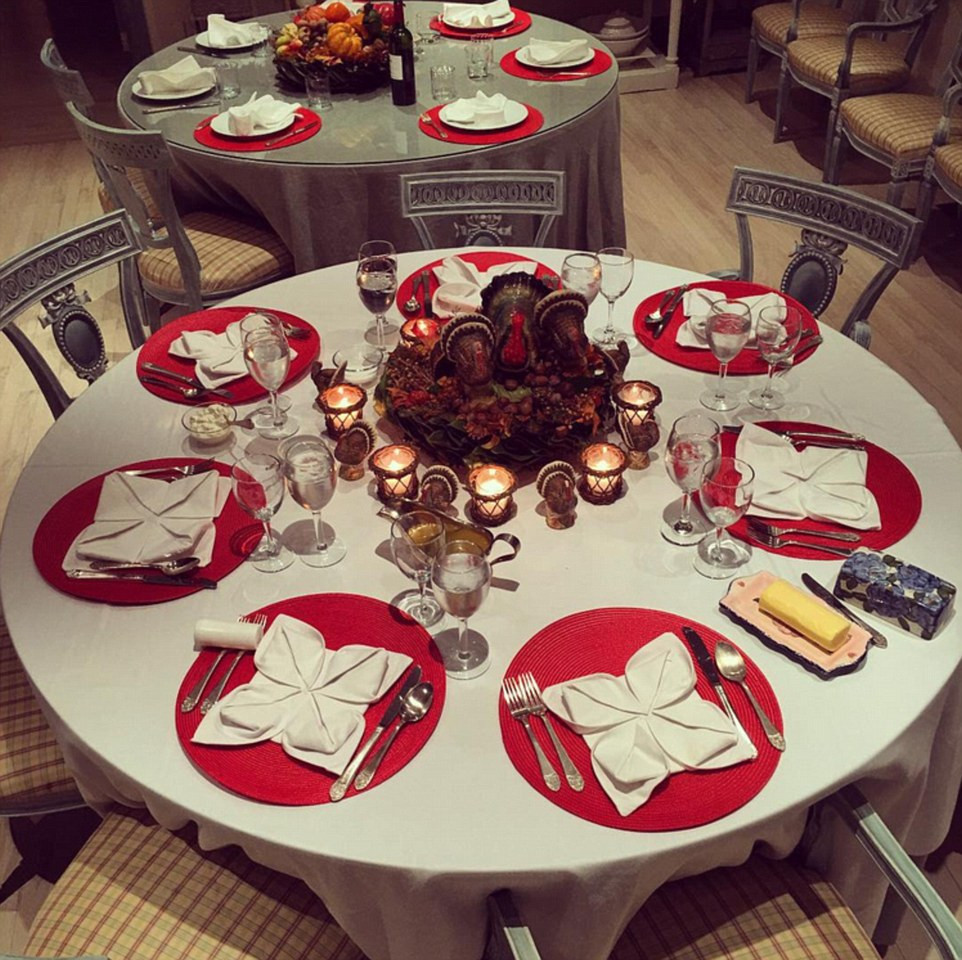 Martins Thanksgiving Dinners
 Stars show off their lavish Thanksgiving dinners online