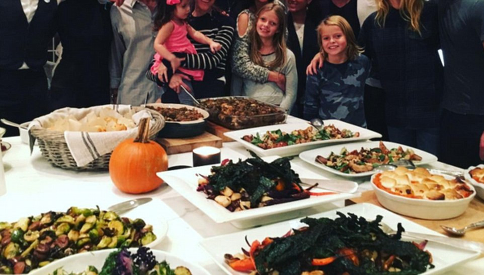 Martins Thanksgiving Dinners
 Stars show off their lavish Thanksgiving dinners online