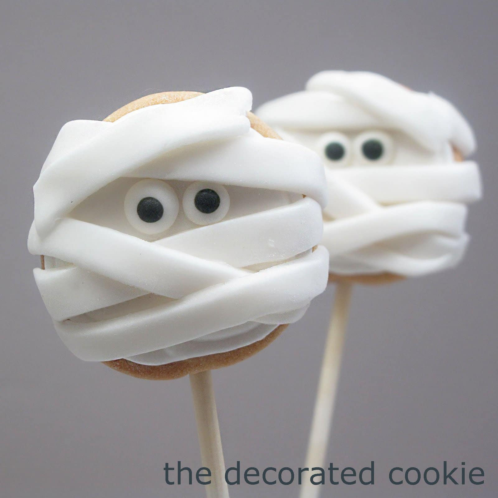 Mummy Cookies For Halloween
 Halloween mummy cookie pops fun food for Halloween