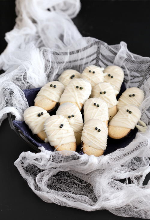 Mummy Cookies For Halloween
 19 Scary Good Halloween Desserts