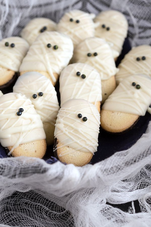 Mummy Cookies For Halloween
 25 Delicious Halloween Treats