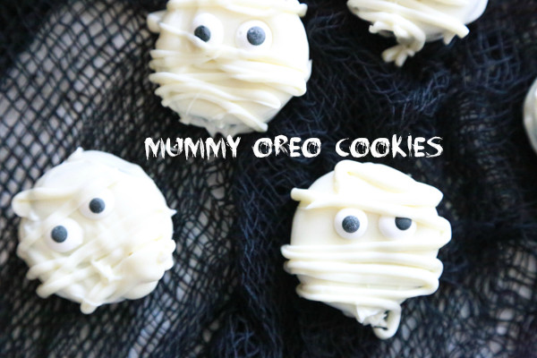 Mummy Cookies For Halloween
 Mummy Oreo Cookies Perfect for Halloween