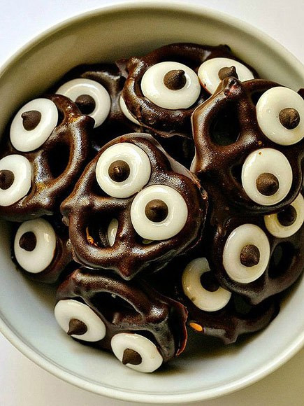 Scary Halloween Dessert
 Halloween Party Snacks and Spooky Desserts You Can