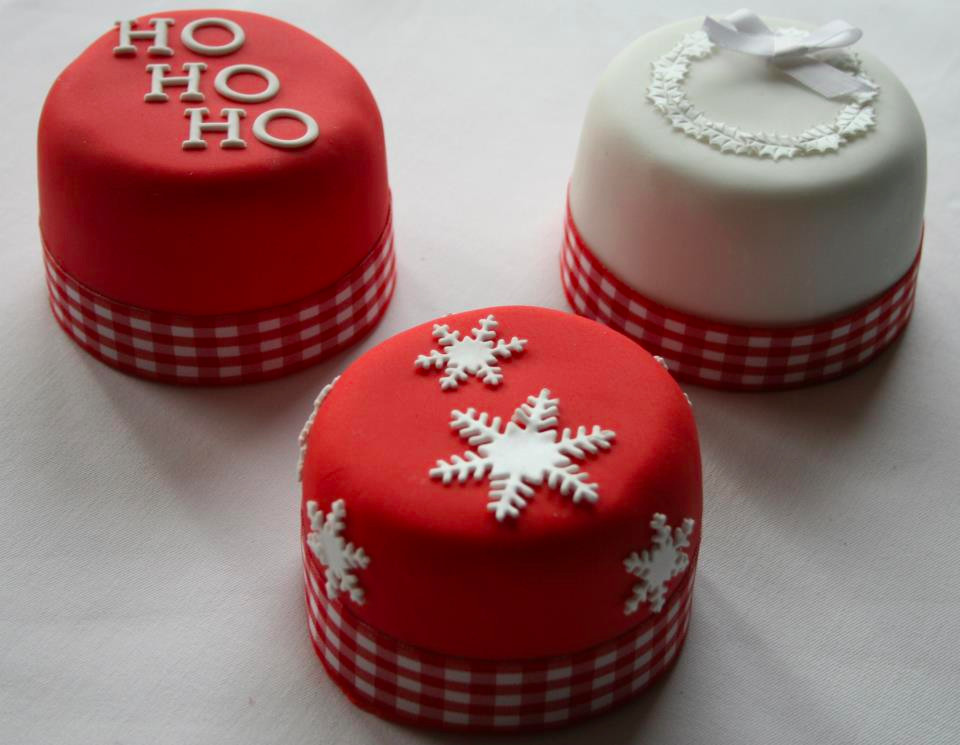 Small Christmas Cakes
 Cupcakes