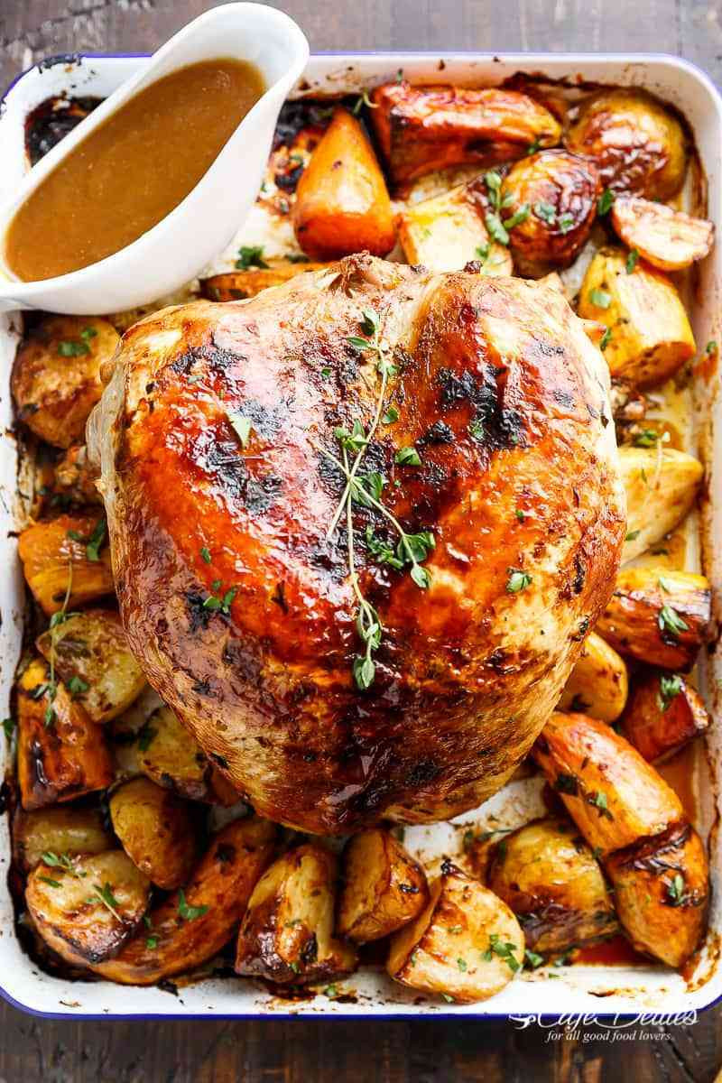Thanksgiving Roasted Potatoes
 e Pan Juicy Herb Roasted Turkey & Potatoes With Gravy