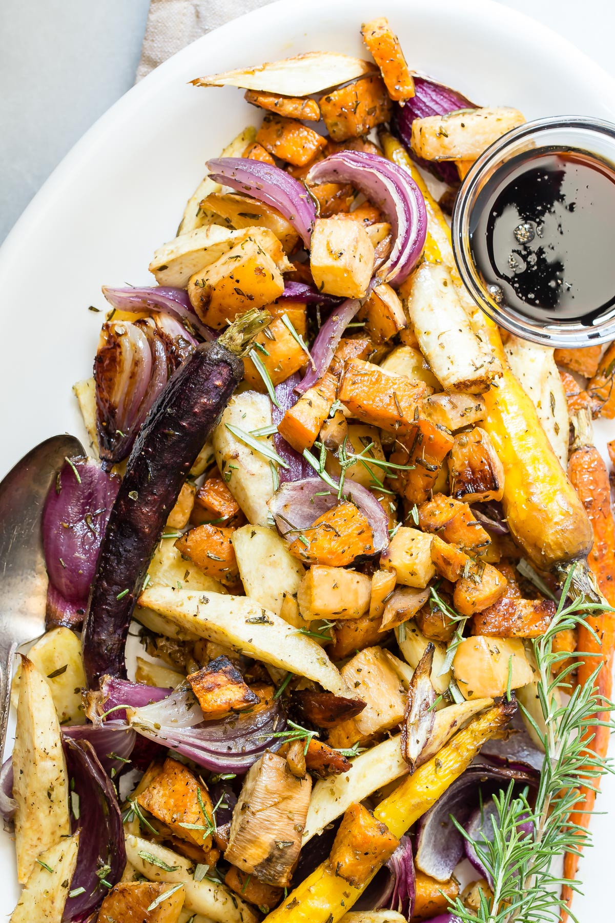 Thanksgiving Roasted Vegetables
 Easy Rosemary Maple Balsamic Roasted Ve ables