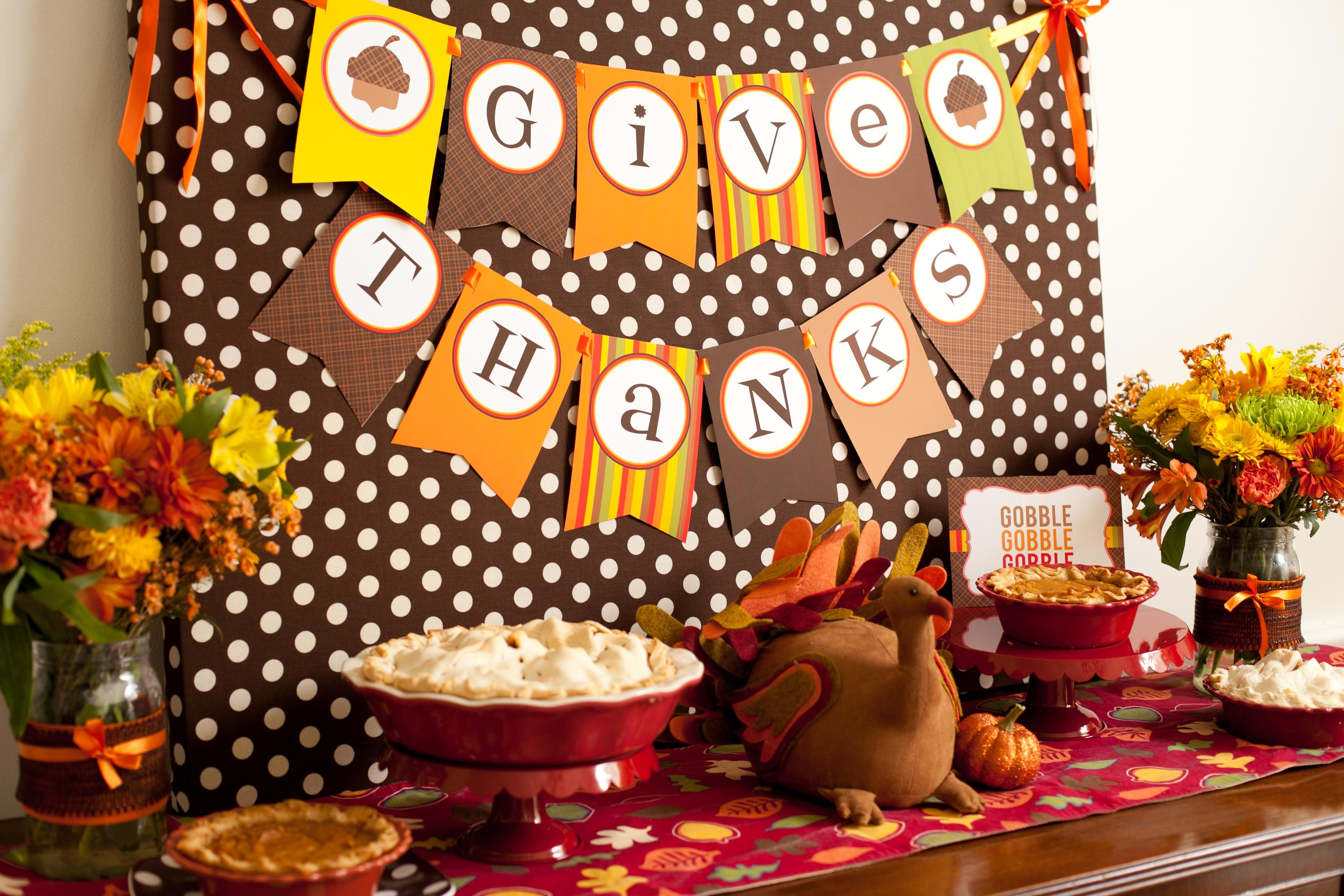 Thanksgiving Turkey Decorations
 Party Reveal Kid Friendly Thanksgiving Table