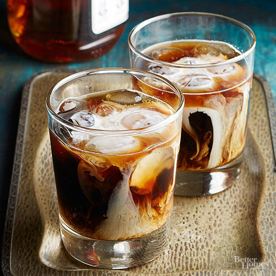 Whiskey Christmas Drinks
 Festive and Fun Holiday Drinks